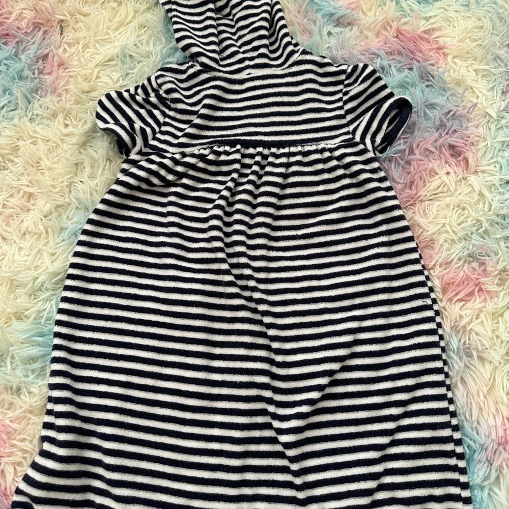 Old Navy hooded swim cover 4T